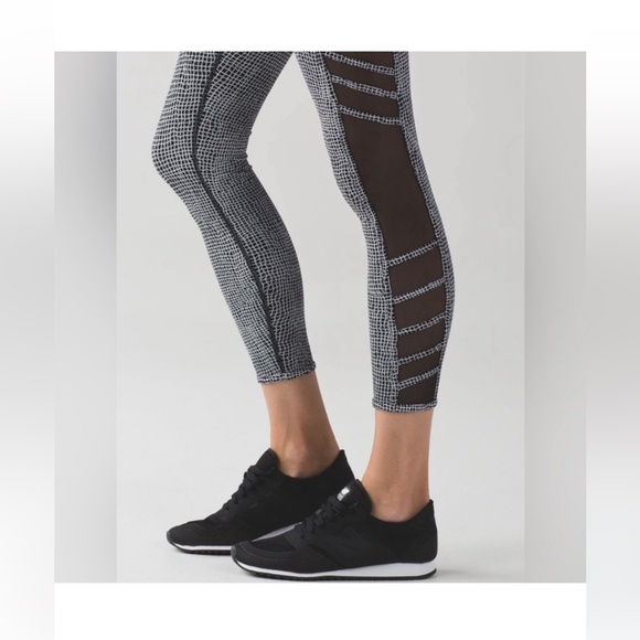 Lululemon Athletica Wild And Free Tight Fall Net Leggings, size 2 - Picture 4 of 9